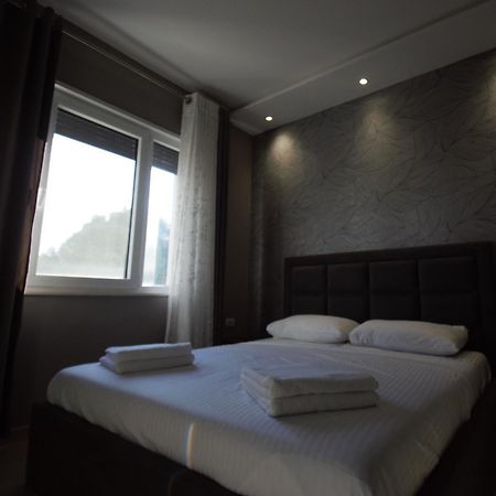 Residence Lux Apartments At Valamar Hamallaj Gjiri Lalzit Durres Bagian luar foto