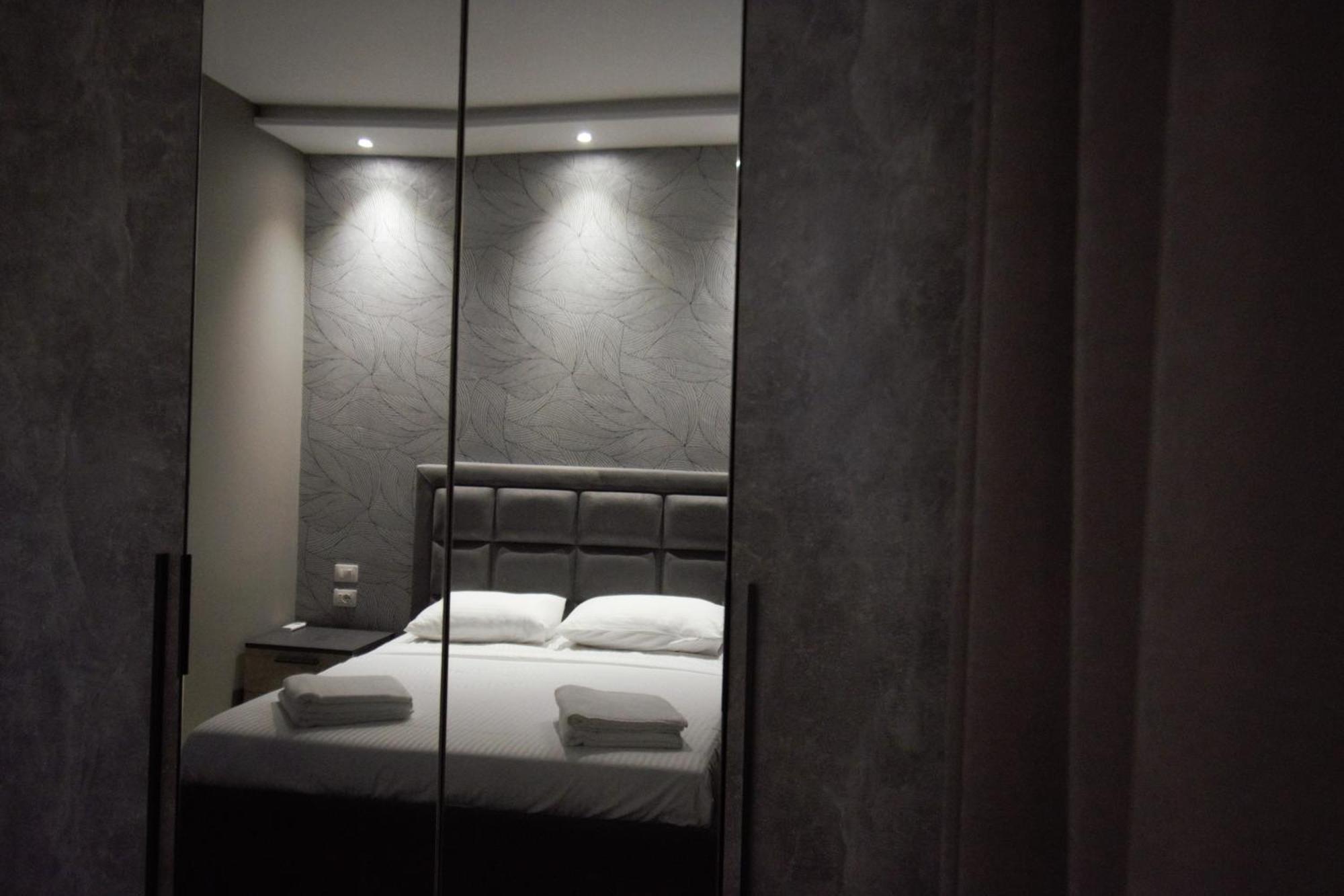 Residence Lux Apartments At Valamar Hamallaj Gjiri Lalzit Durres Bagian luar foto