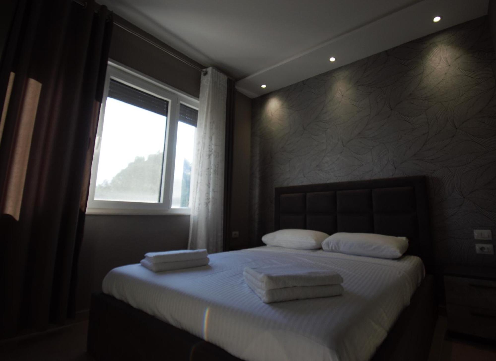 Residence Lux Apartments At Valamar Hamallaj Gjiri Lalzit Durres Bagian luar foto